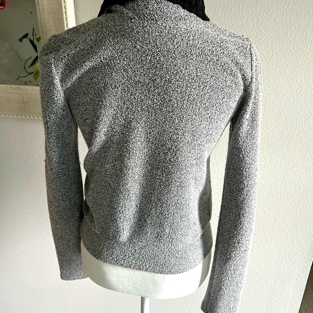 T-SHIRT: Gray long sleeve sweater with black collar and front side zipper SizeXS - Picture 2 of 10